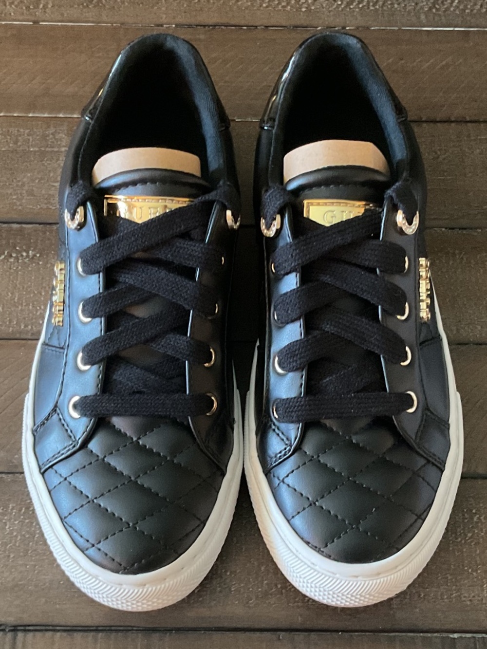💐BNIB💐 GUESS Loven Quilted Lace-Up Casual Low Top Sneakers - size 6